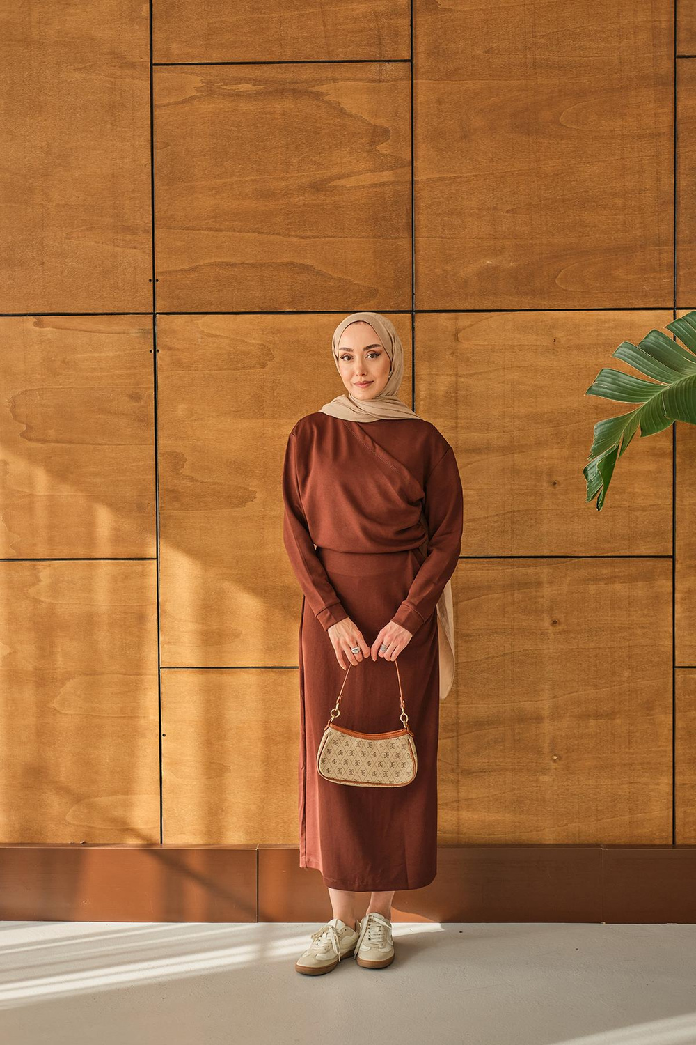 Önü Parça Detaylı Elbise Kahverengi