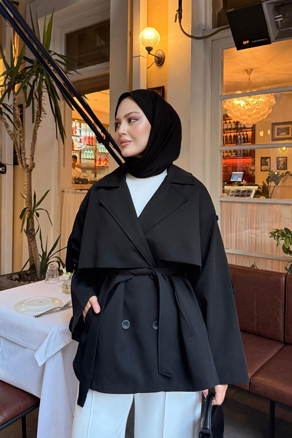 Önü Parça Detaylı Kısa Trenç Siyah