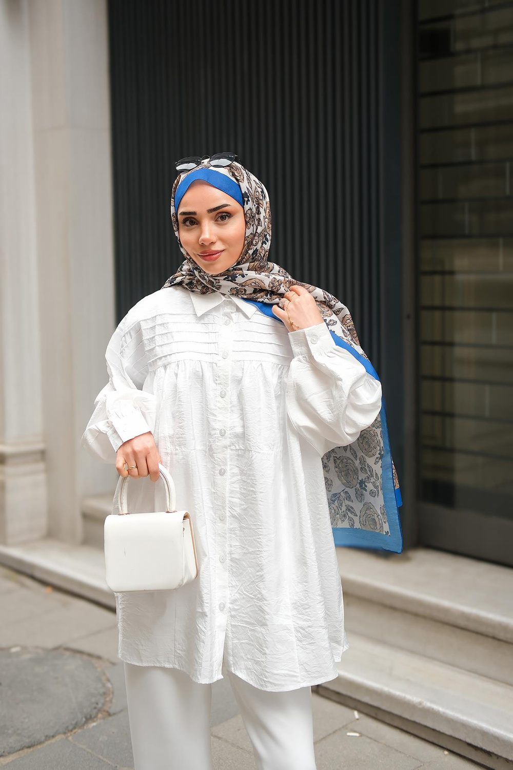 Önü Roba Detaylı Gömlek Beyaz