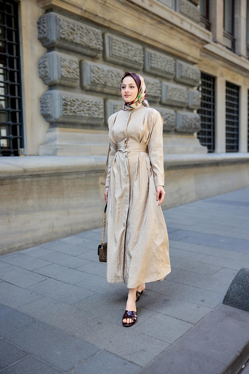 Pelerinli Elbise Krem