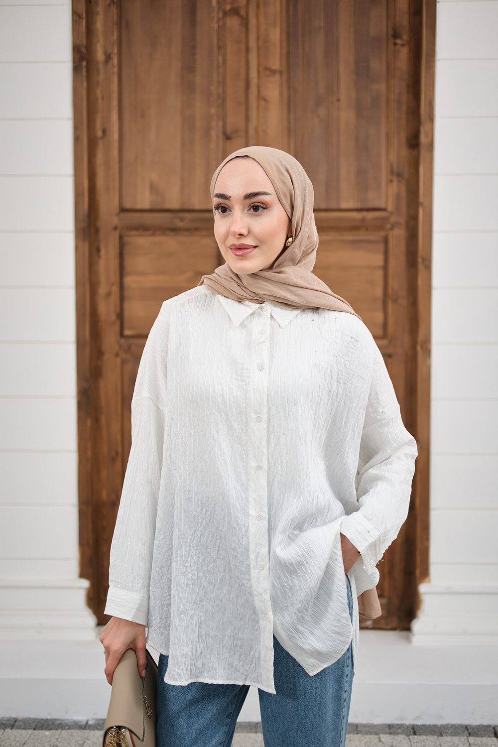 Pul Detaylı Kendinden Desen Gömlek Beyaz