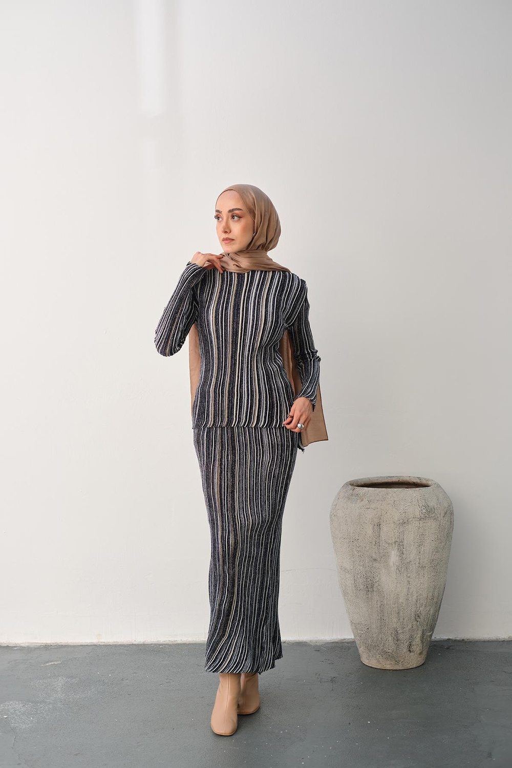 Simli Çizgi Desen Etekli Takım Siyah