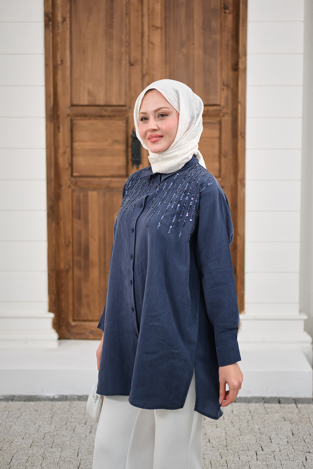 Sıralı Boncuk İşlemeli Gömlek Lacivert