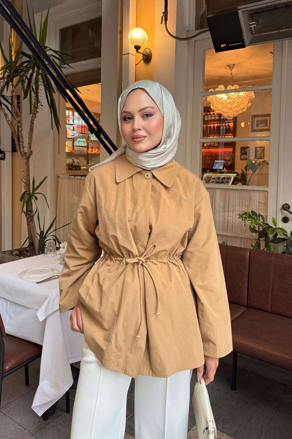 Taş Detay Bel Bağlamalı Trenç Vizon