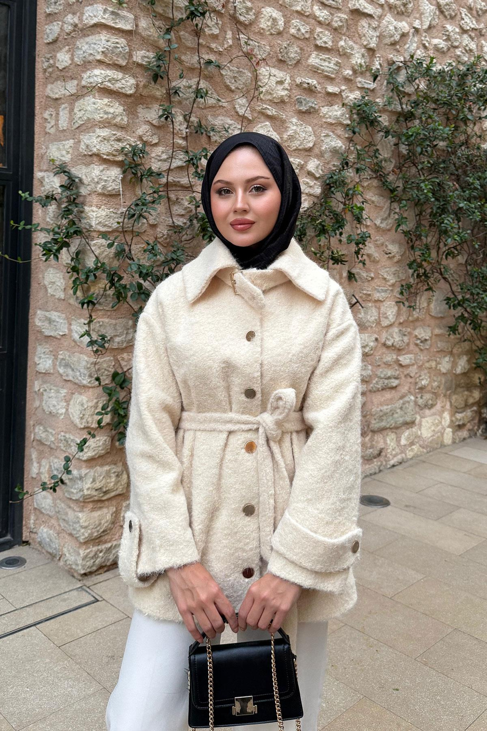 Yaka Kemer Detay Ceket Krem