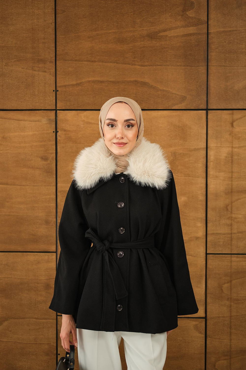 Yaka Kürk Detay Bel Bağlamalı Ceket Siyah