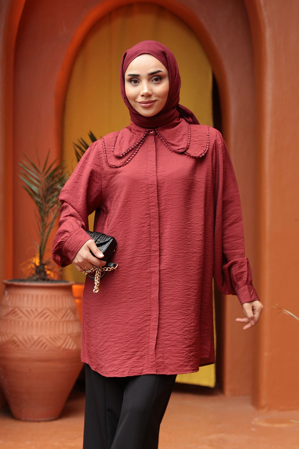 Yakası Dantel Detaylı Gömlek Bordo