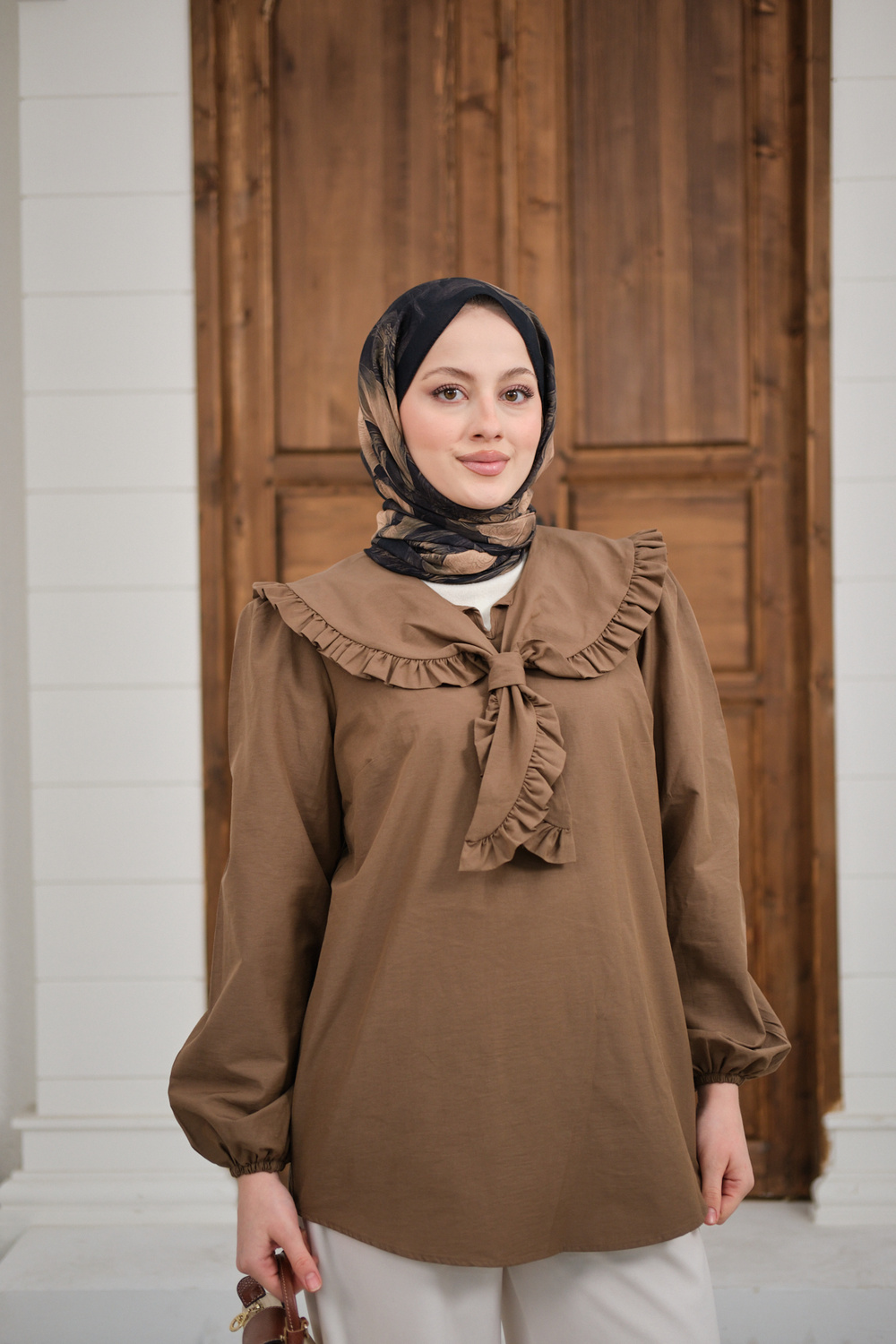 Yakası Fırfırlı Basic Gömlek Kahverengi