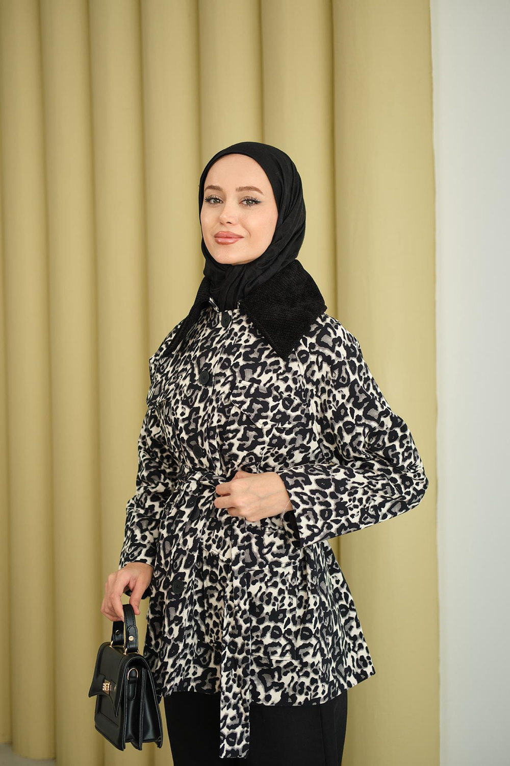 Yakası Kadife Leoparlı Ceket Siyah