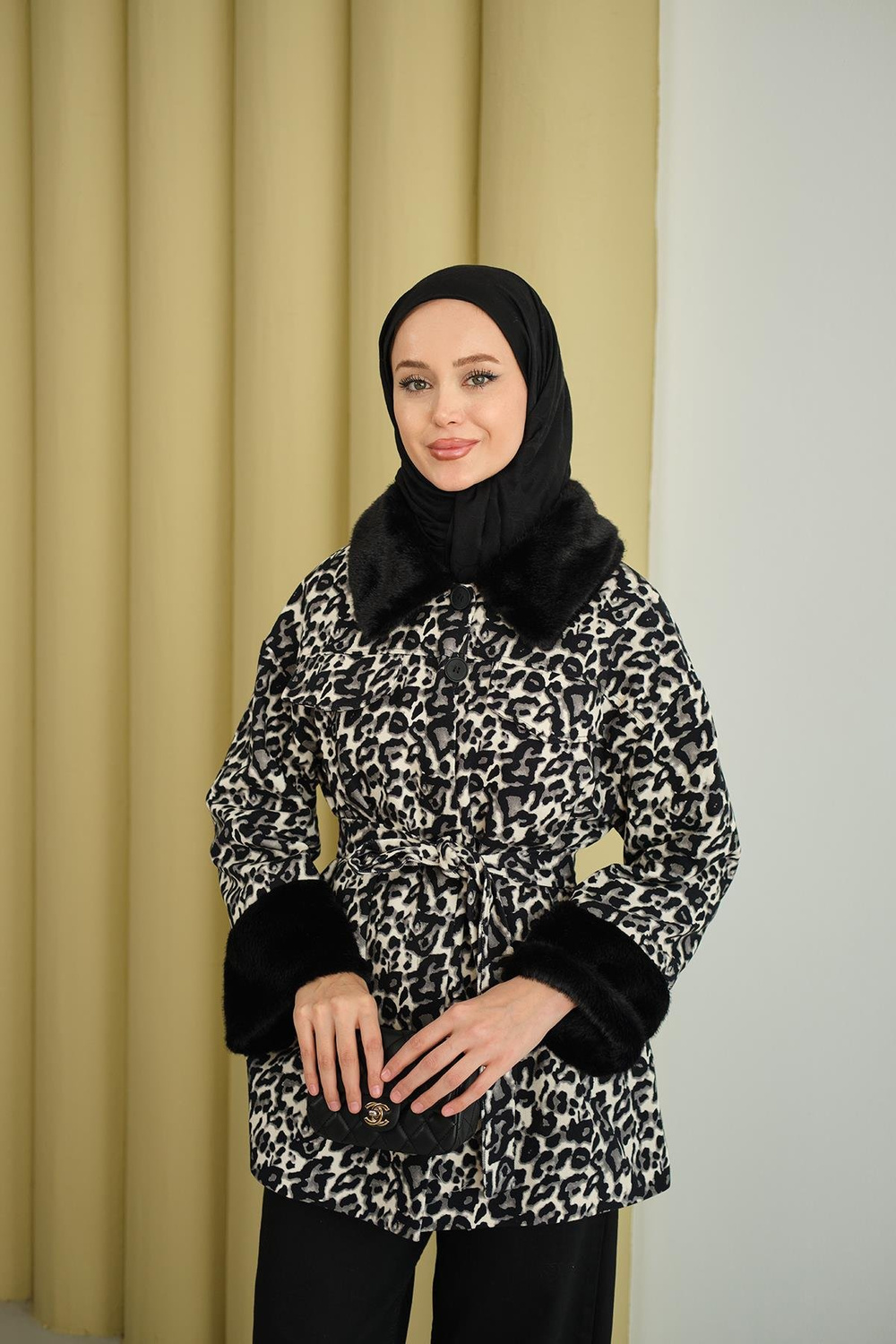 Yakası Ve Bilekleri Kürk Detay Leoparlı Ceket Siyah