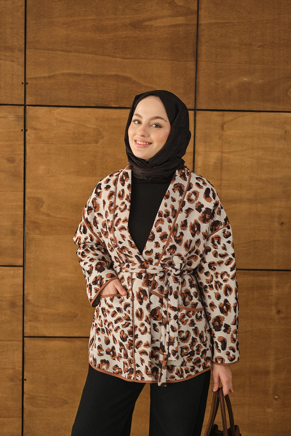 Yaprak Desen Şal Yaka Biyeli Ceket Ekru