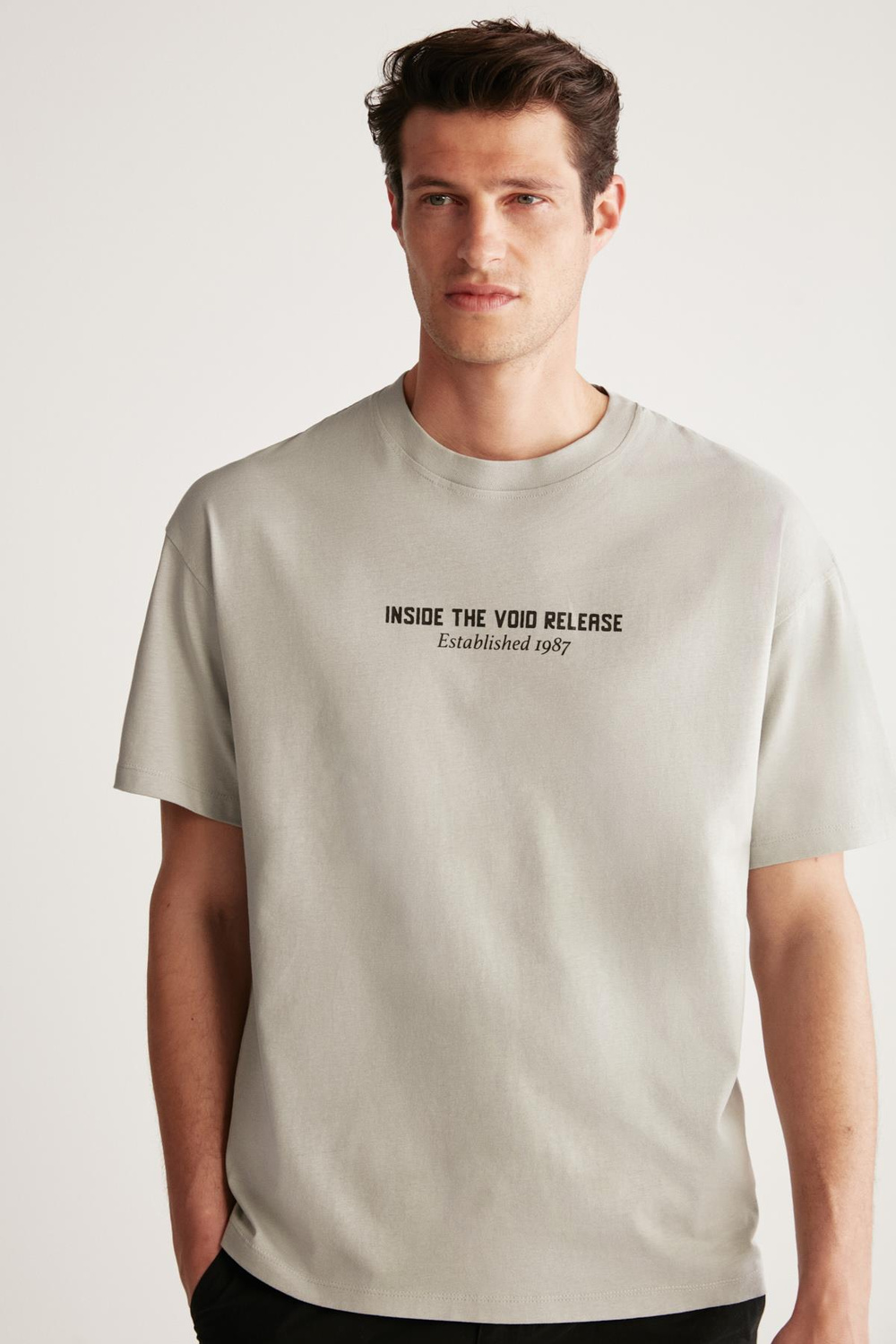 BASTIAN Erkek Sırt Baskı Detaylı Oversize %100 Organik Pamuk Örme Kısa Kol Gri T-Shirt