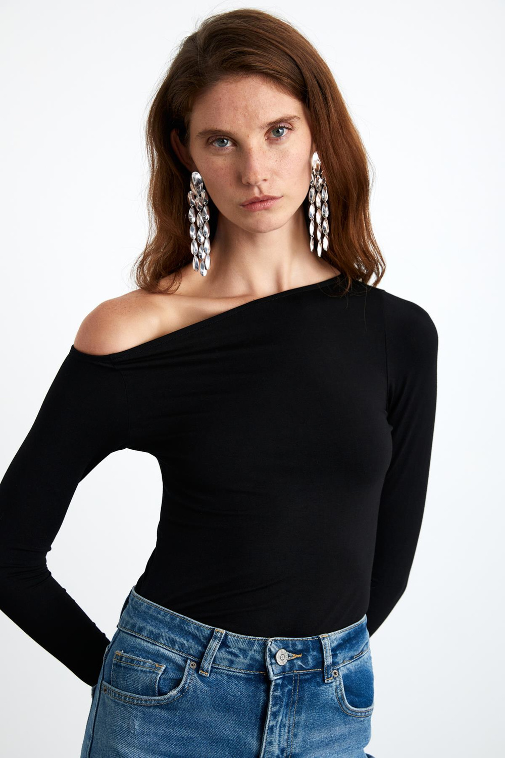 EMELY Kadın Viskon Likralı Kayık Yaka Tek Omuz Dekolteli Siyah Bluz