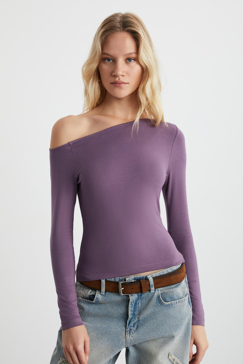 EMELY Kadın Viskon Likralı Kayık Yaka Tek Omuz Dekolteli Mürdüm Bluz