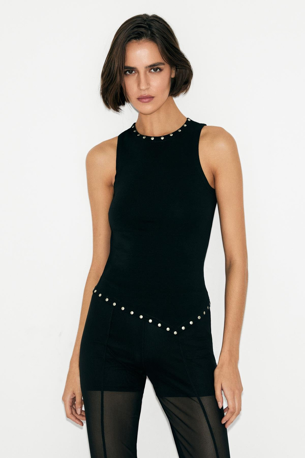 FEVER Kadın Yuvarlak Yaka Etek Ucu Asimetrik Yapıştırma Taş Detaylı Esnek Siyah Bluz