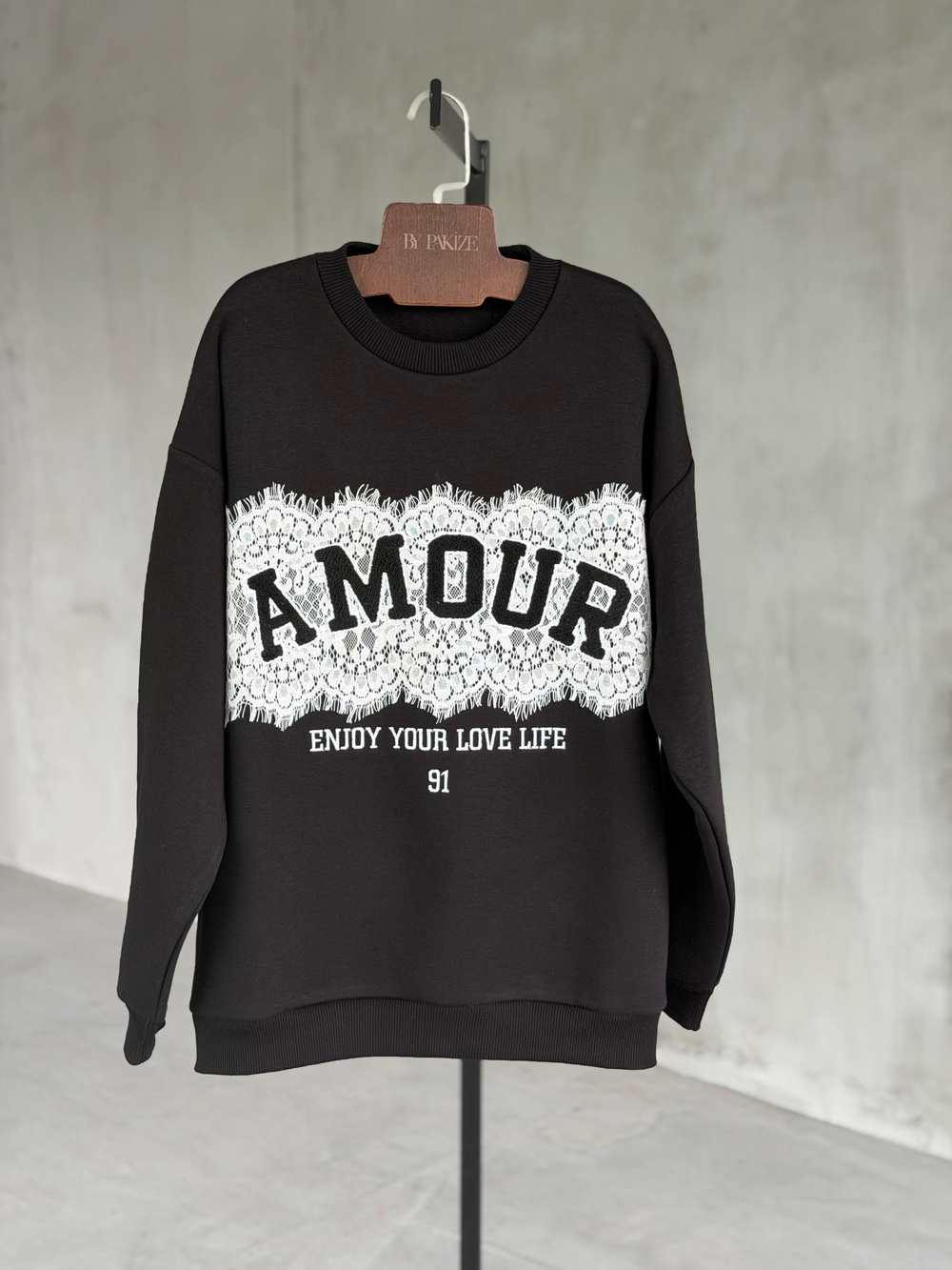 Amour Dantel Detaylı Şardonlu Sweatshirt (Siyah)