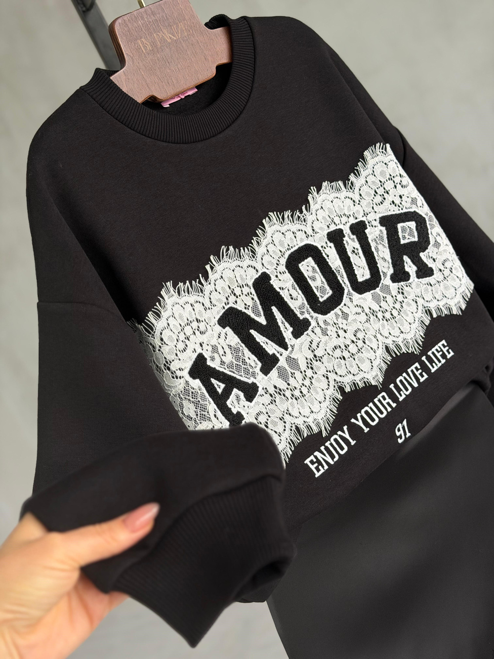 Amour Dantel Detaylı Şardonlu Sweatshirt (Siyah)