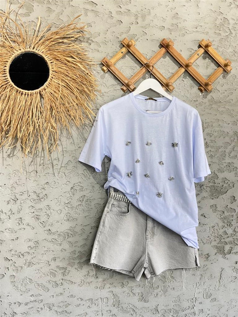 Arı Figürlü Kristal Taşlı Tshirt (Siyah/Beyaz)