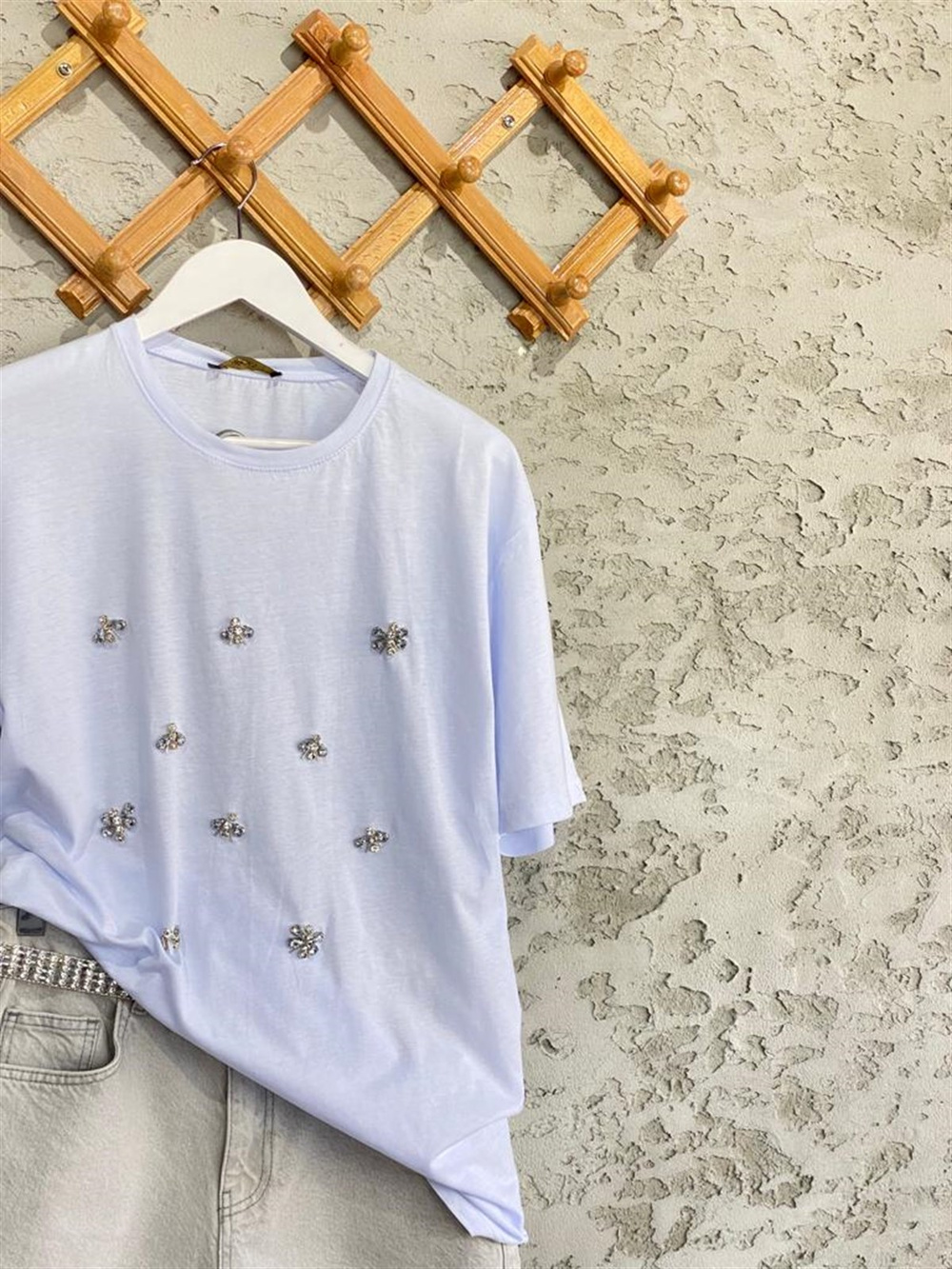 Arı Figürlü Kristal Taşlı Tshirt (Siyah/Beyaz)