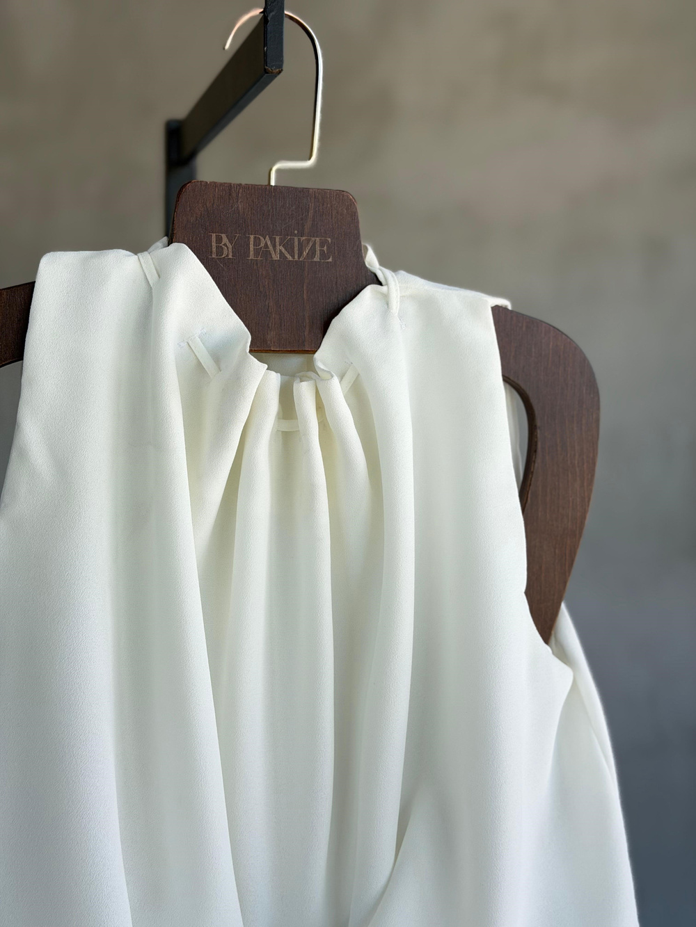 Bağlamalı Drape Yaka Balon Model Krep Bluz (Beyaz)