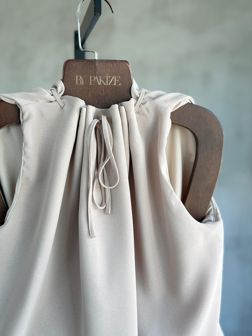 Bağlamalı Drape Yaka Balon Model Krep Bluz (Taş)