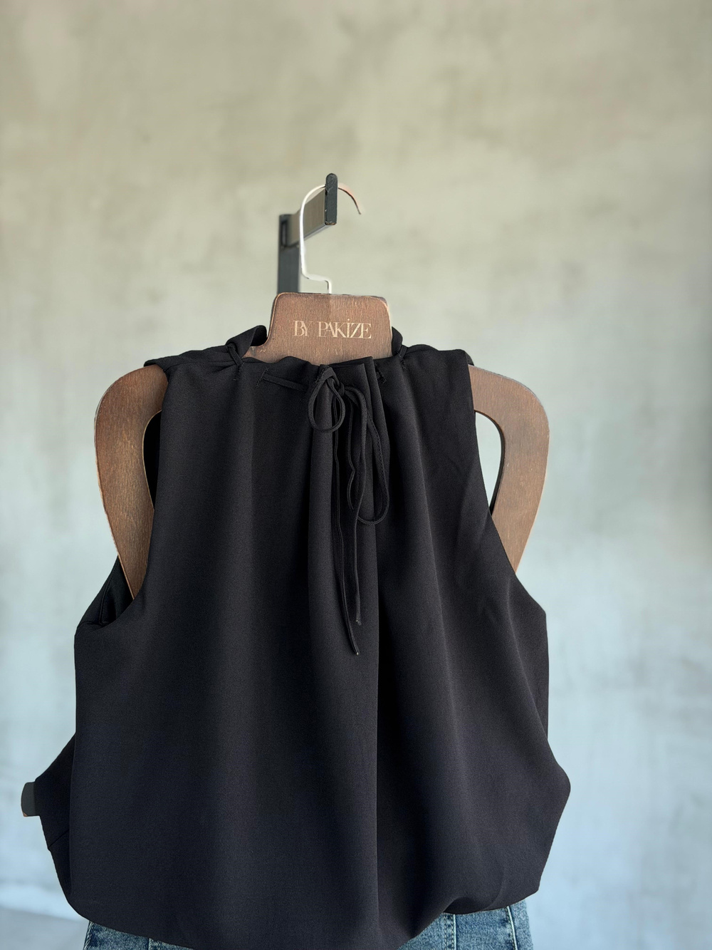 Bağlamalı Drape Yaka Balon Model Krep Bluz (Siyah)