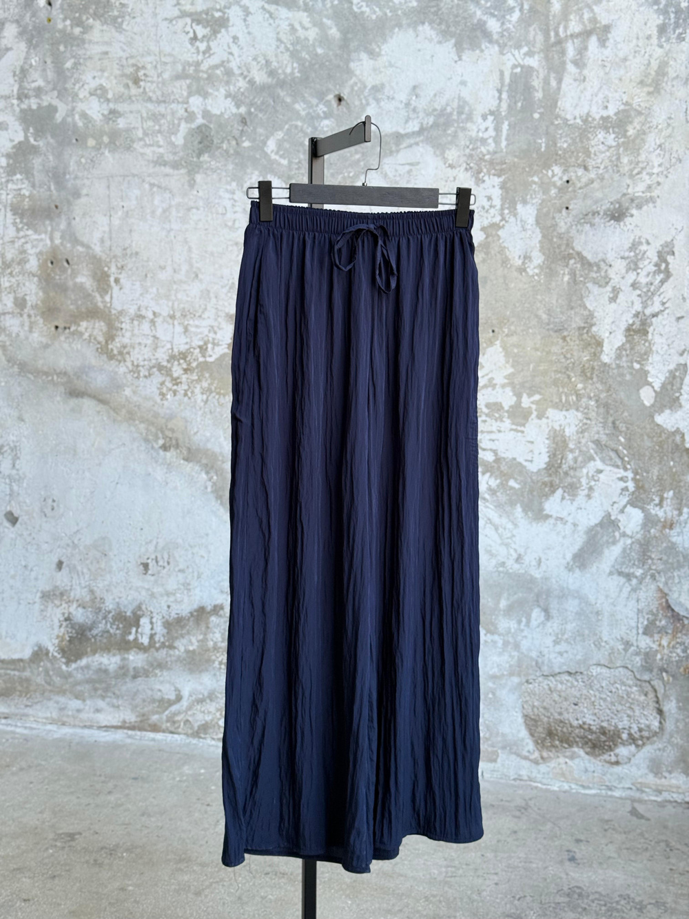 Belden Bağlama Detaylı Kırışık Pantolon (Lacivert)