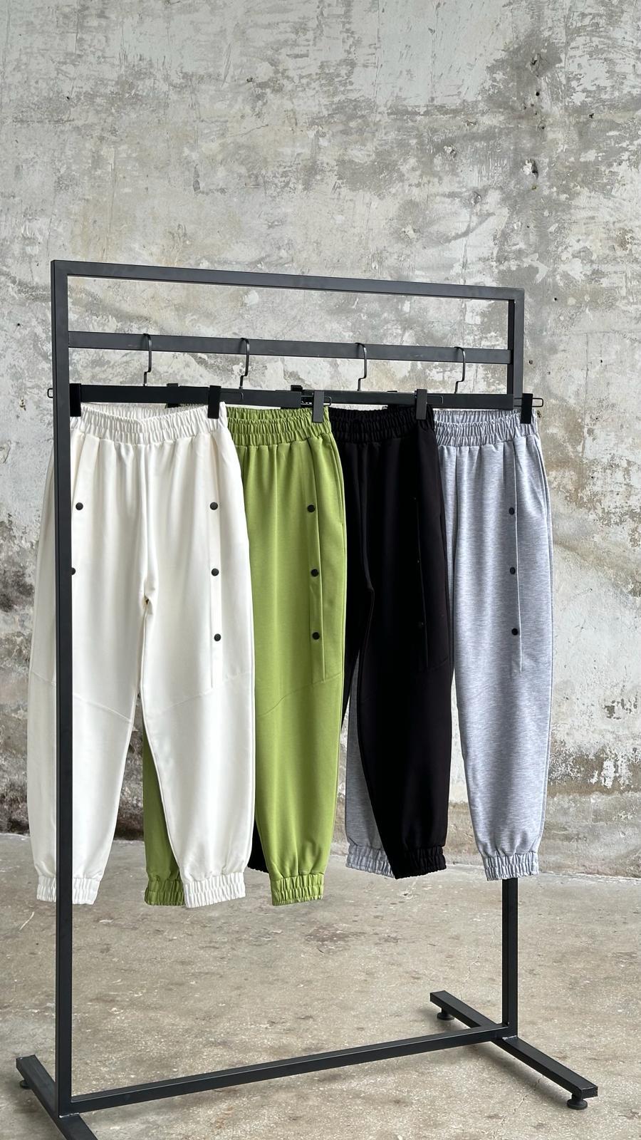 Çıtçıt Detaylı Paça Lastikli Pantolon (Siyah)