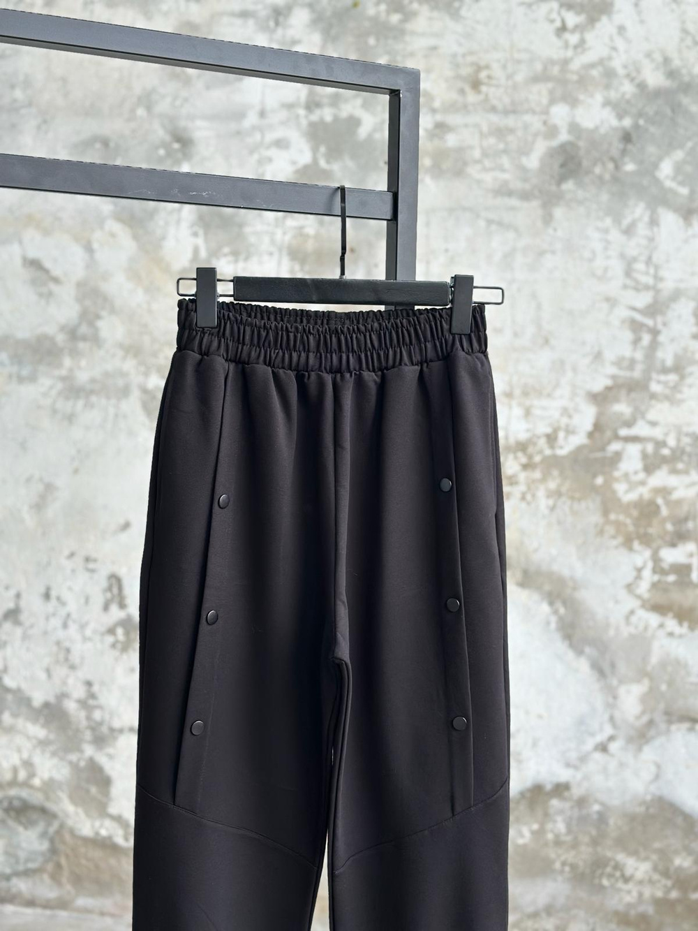 Çıtçıt Detaylı Paça Lastikli Pantolon (Siyah)