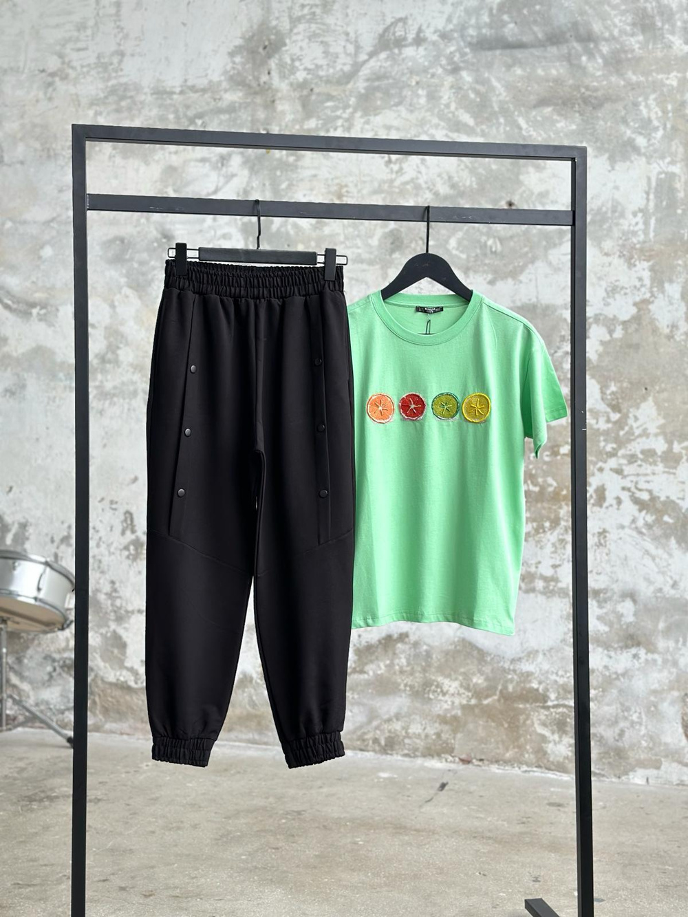 Çıtçıt Detaylı Paça Lastikli Pantolon (Siyah)
