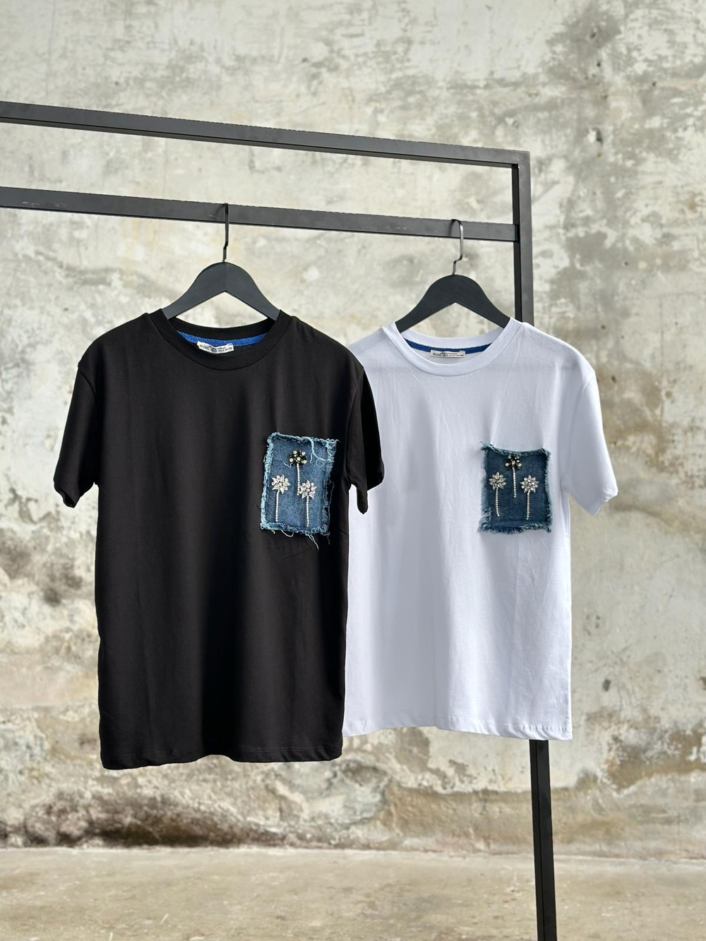 Denim Kot Ve Salkım Kristal Taş İşçilikli Cep Detaylı Tişört (Siyah)