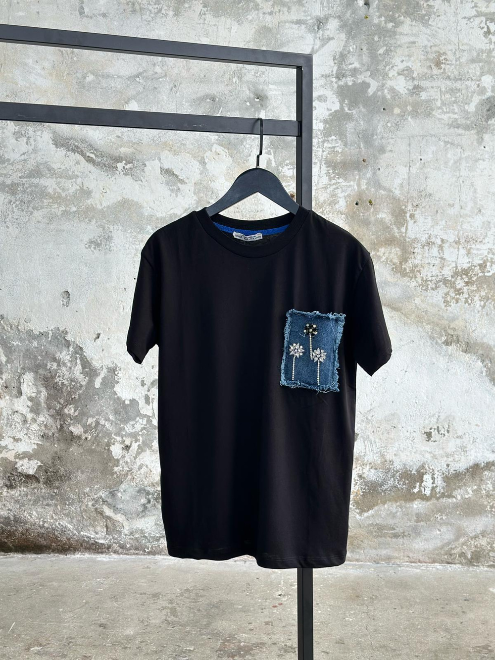 Denim Kot Ve Salkım Kristal Taş İşçilikli Cep Detaylı Tişört (Siyah)