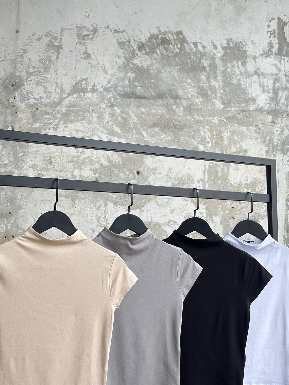 Dik Yaka T-shirt (Bej/Gri/Siyah/Beyaz)