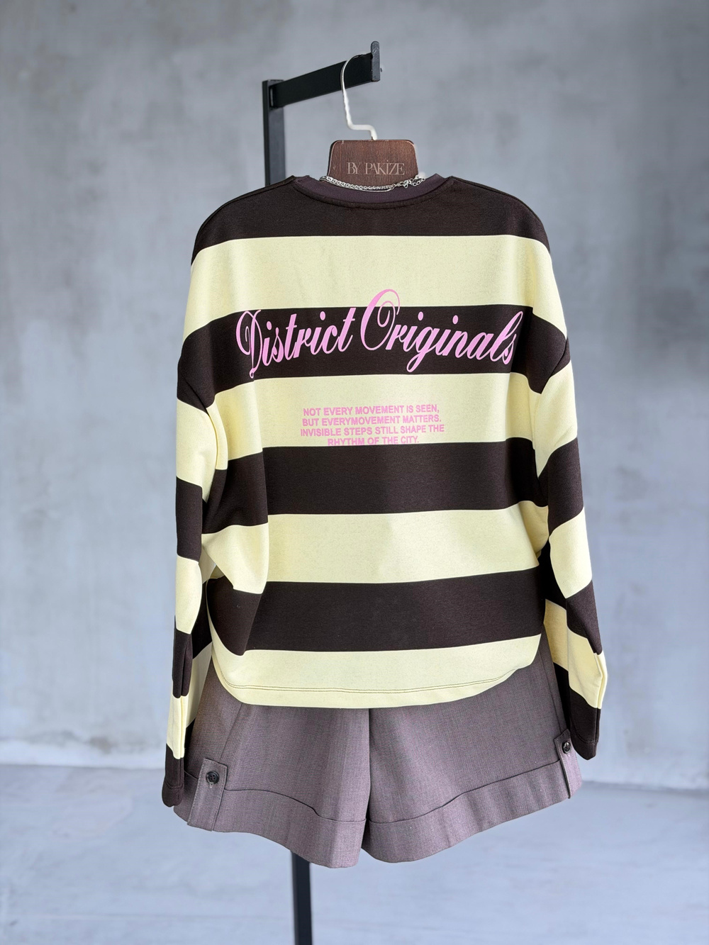  District Originals Baskılı Çizgili Oversize Sweatshirt(Kahve)