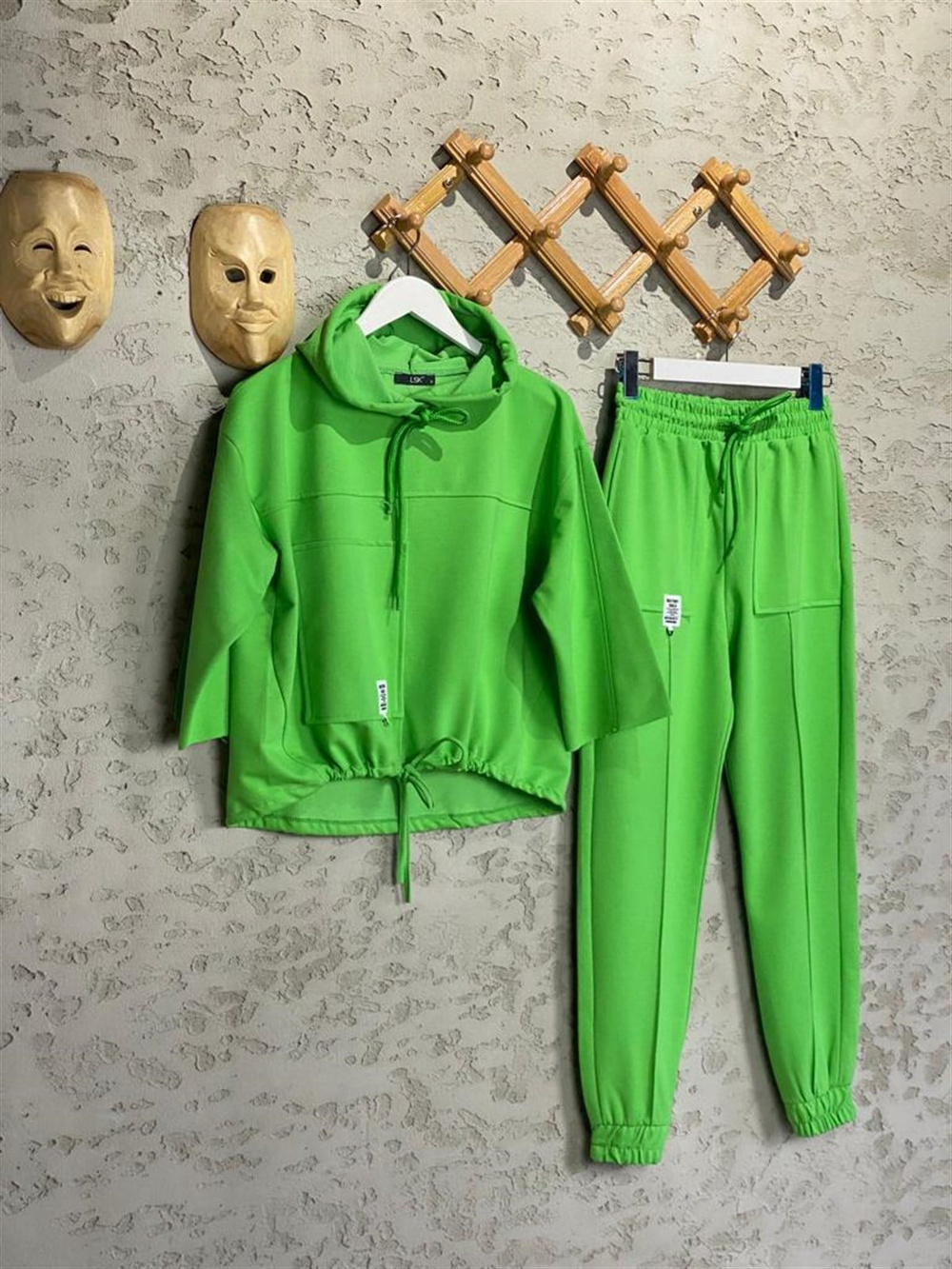 Etiket Detaylı Takım (Neon Yeşil)