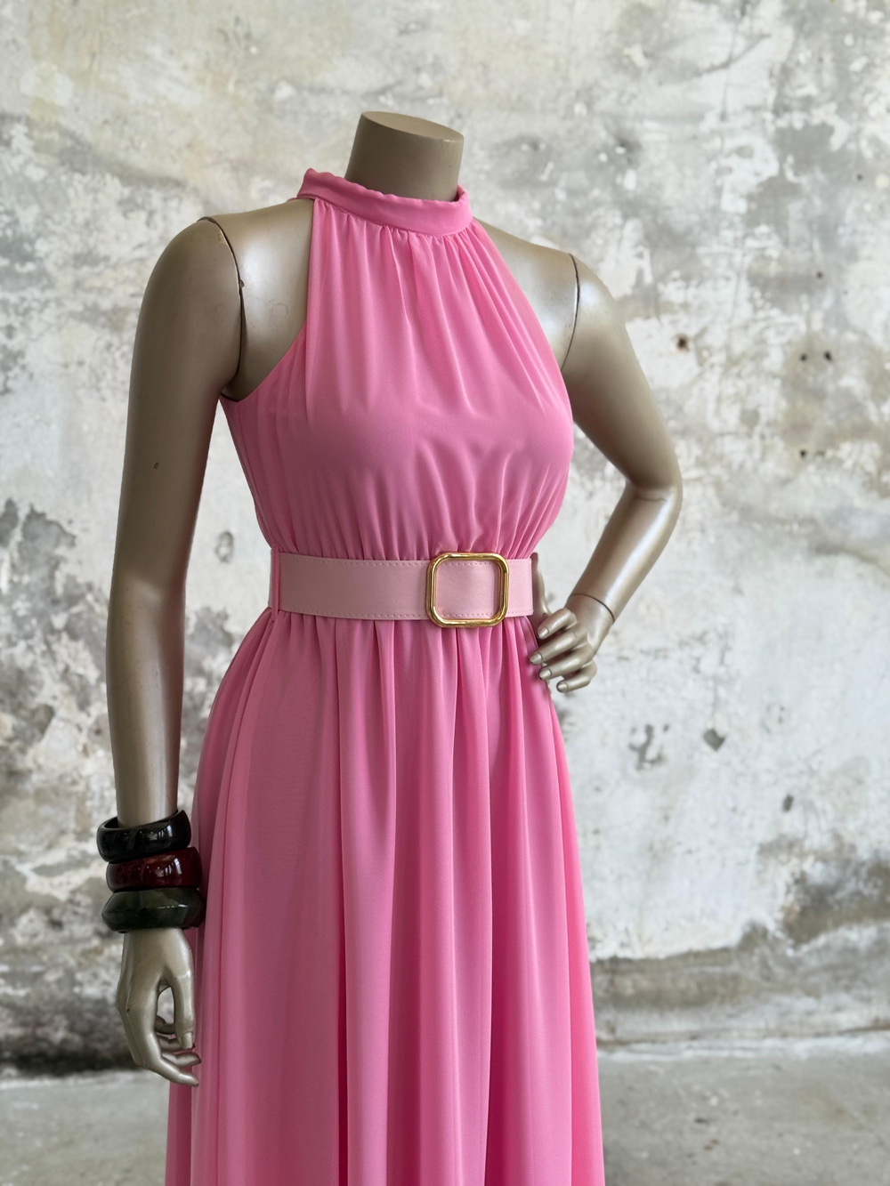 Halter Yaka Kemerli Şifon Elbise (Pembe)