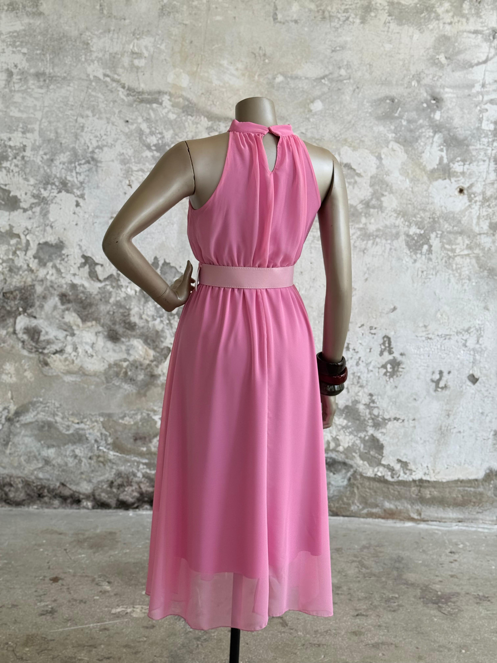 Halter Yaka Kemerli Şifon Elbise (Pembe)