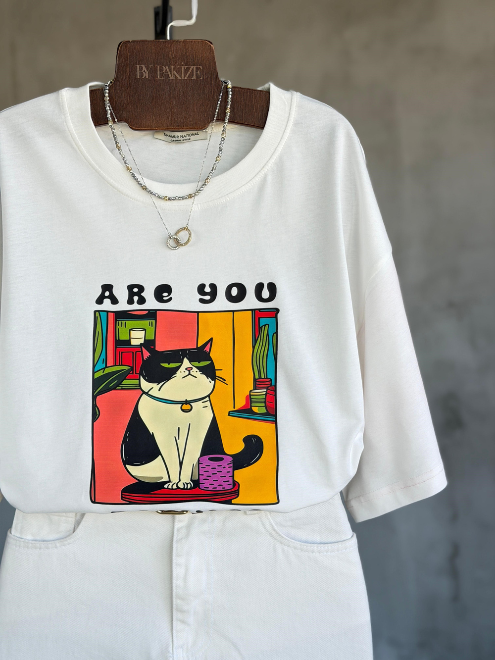 Huysuz Kedi Baskılı Oversize Dokuma Tişört (Beyaz) 
