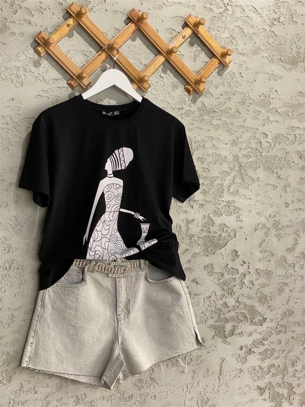 Kadın Desenli Taş İşlemeli Tshirt (Siyah)