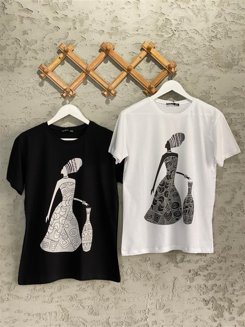 Kadın Desenli Taş İşlemeli Tshirt (Siyah)