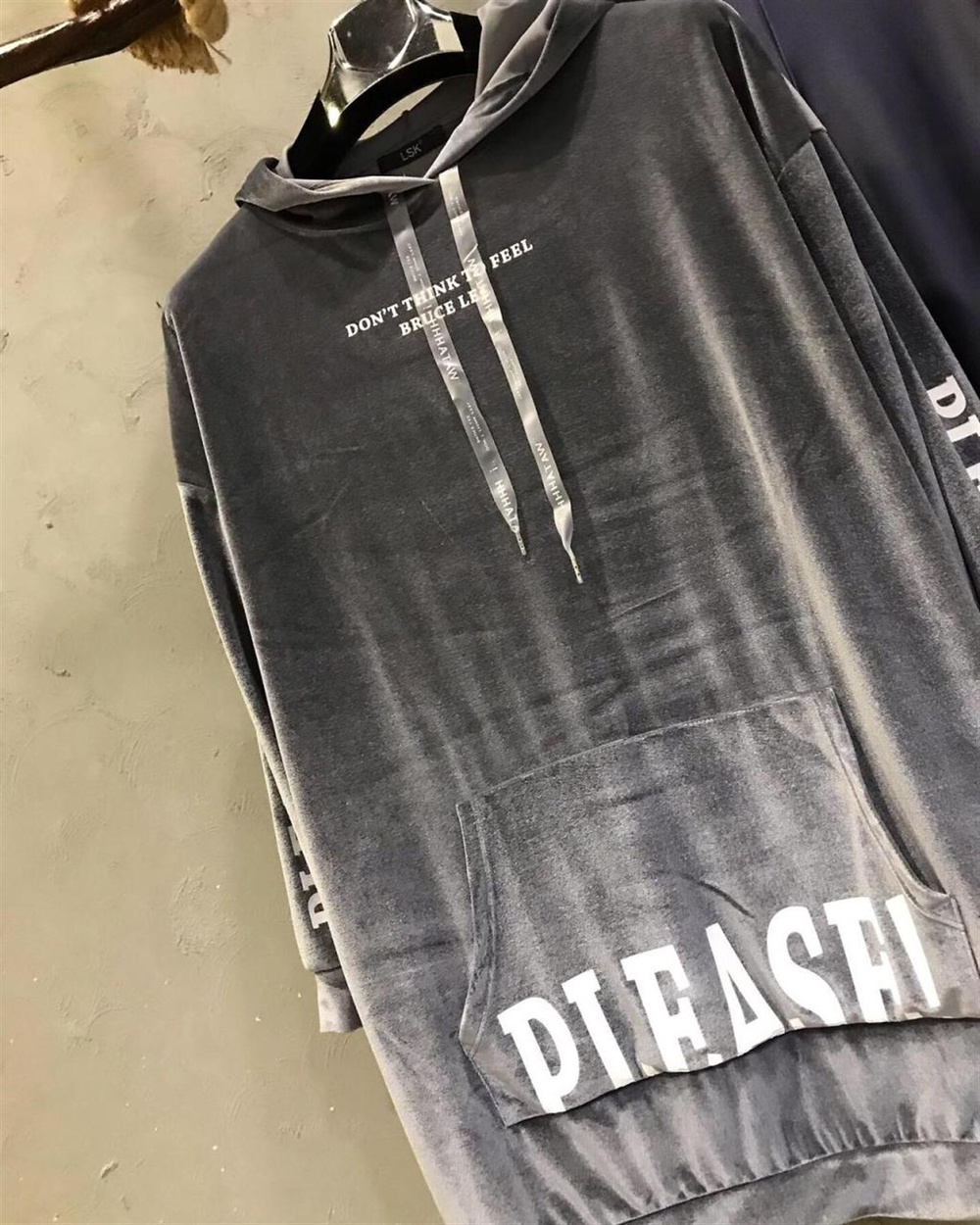 Kapşonlu Torba Cepli Kadife Sweatshirt (GRİ)