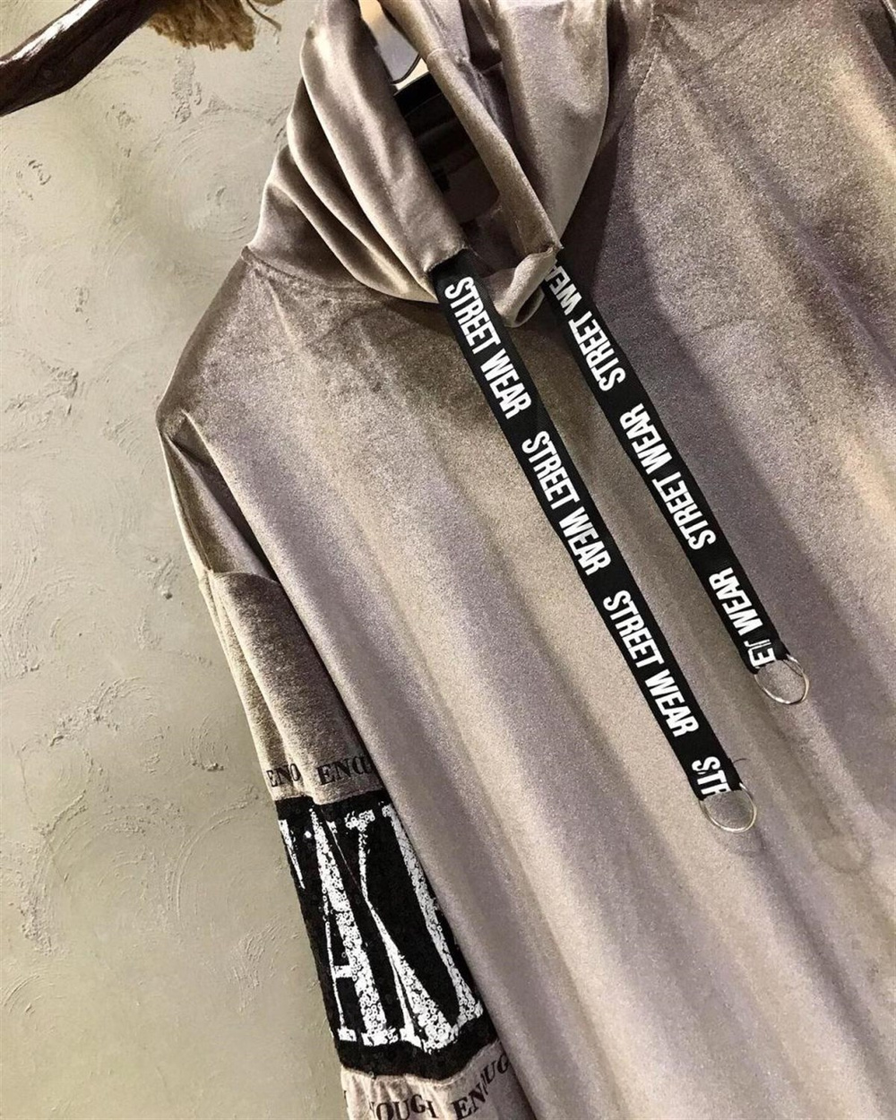 Kolları Payet Detaylı Kadife Sweatshirt (VİZON)