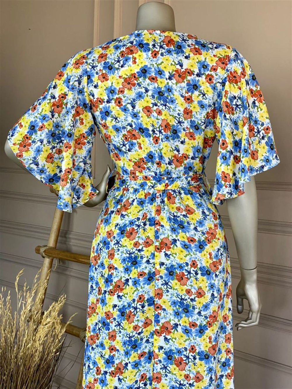 Kolları Volanlı Kruvaze Yaka Maxi Boy Elbise (Mavi)