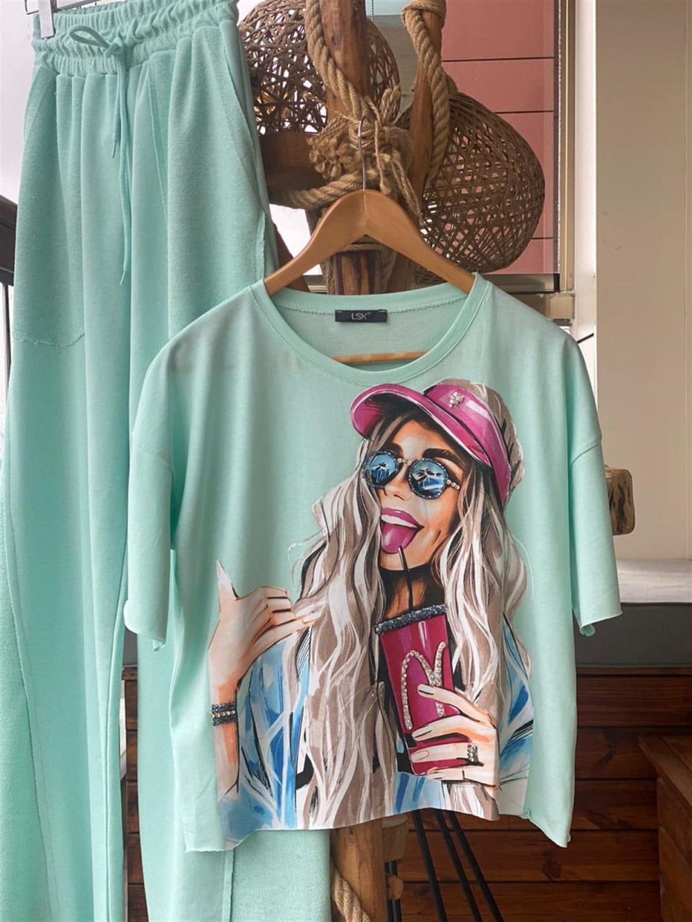 Kristal Taş İşçilikli Tshirt (MİNT YEŞİLİ)