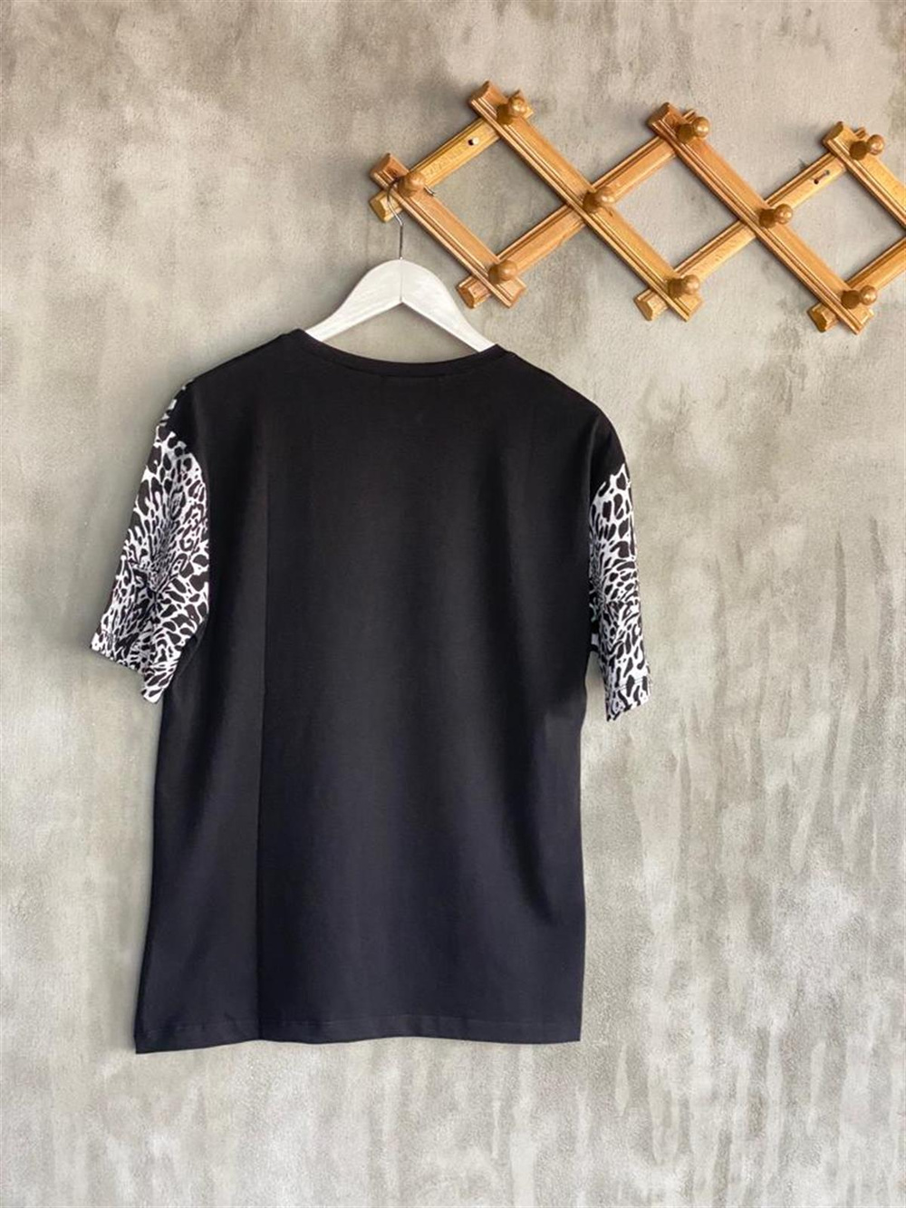 Kristal Taş İşlemeli Leopar Desen Tişört (Siyah)