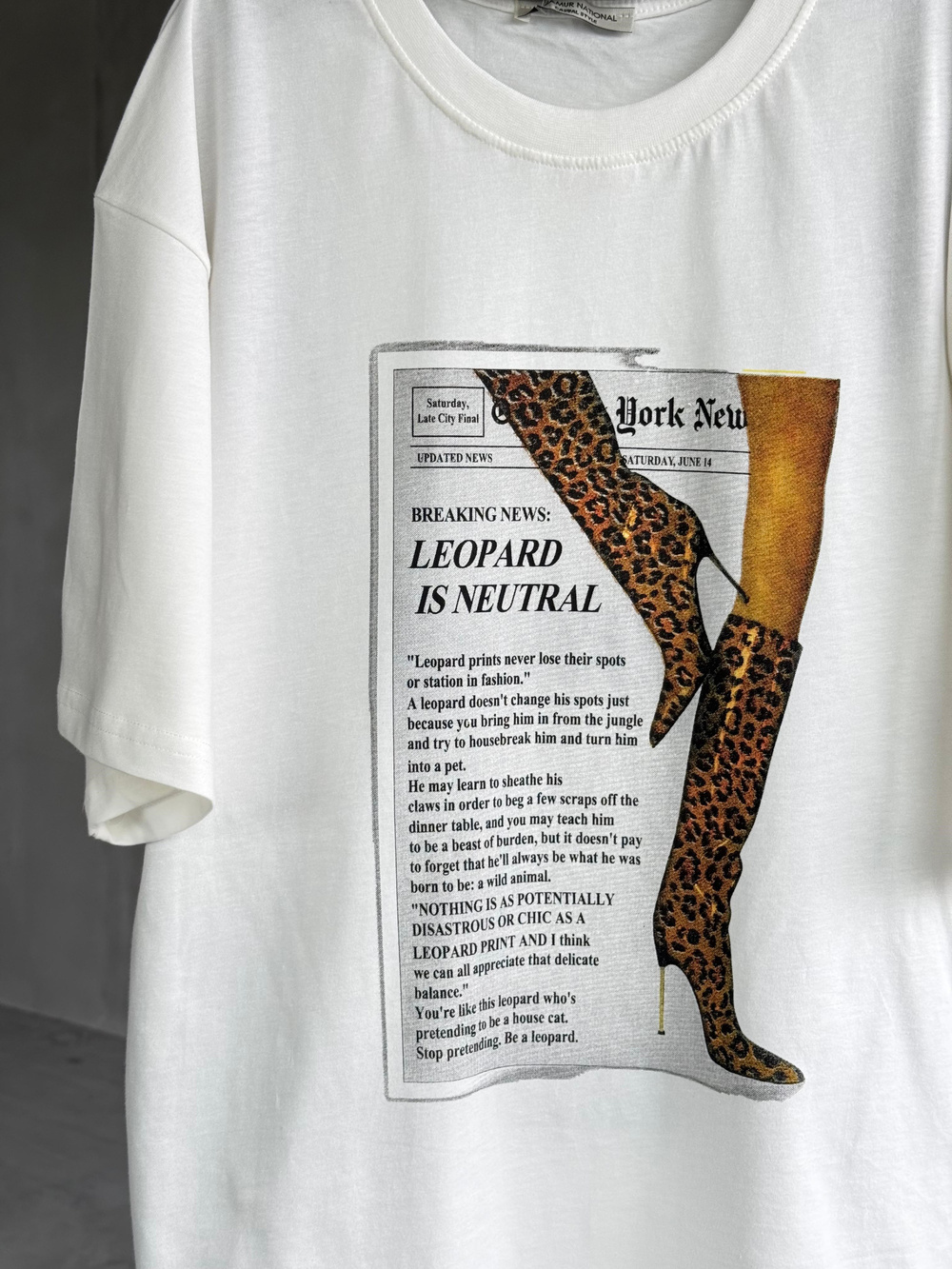 Leopar Çizme Baskılı Oversize Dokuma Tişört (Beyaz) 