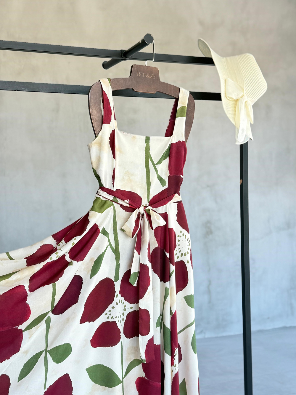 Masalsı Çiçek Desenli Prenses Elbise (Bordo)