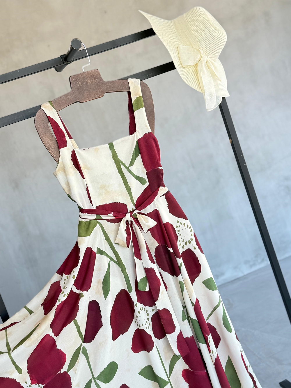 Masalsı Çiçek Desenli Prenses Elbise (Bordo)