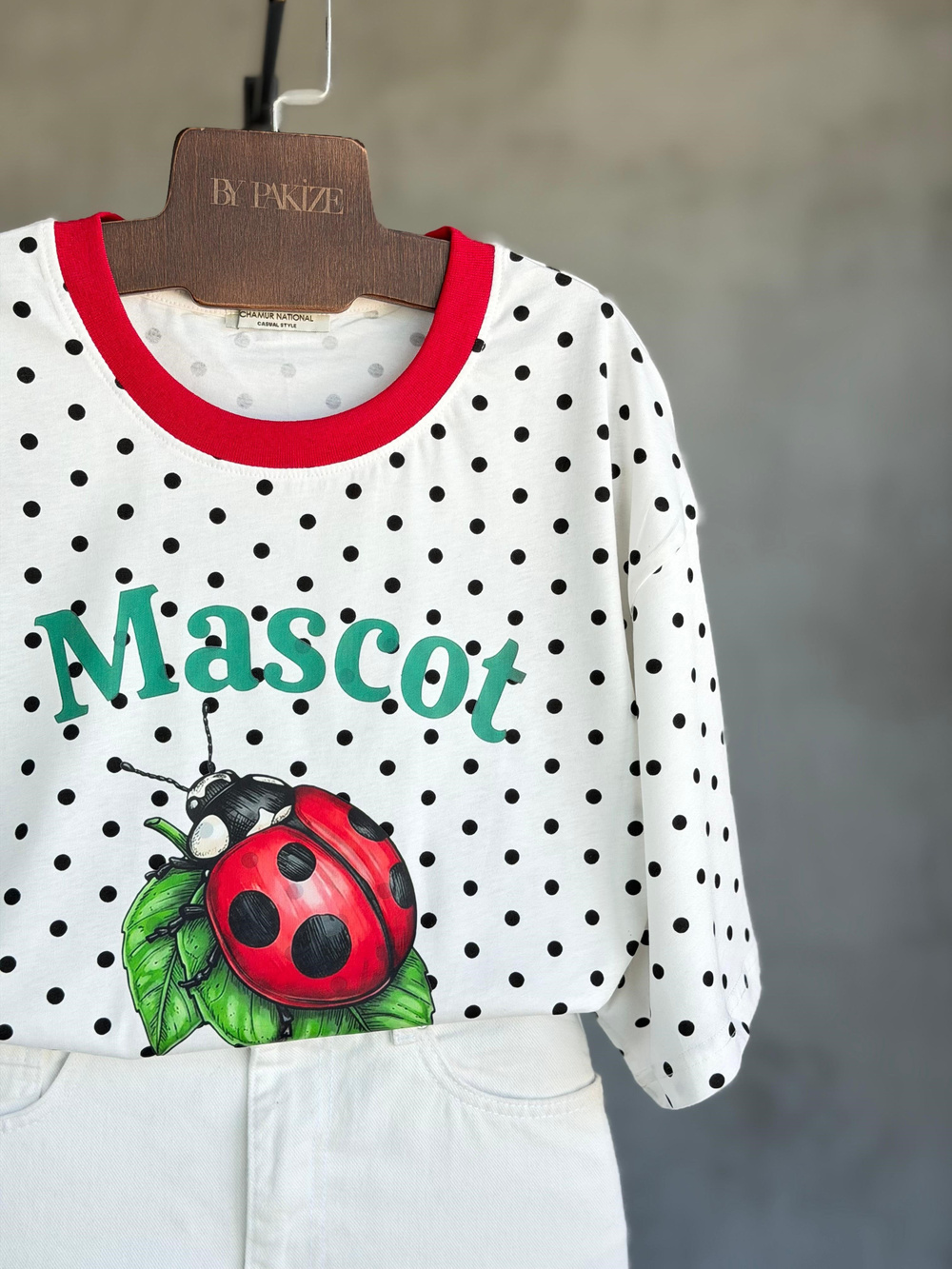 Mascot Baskılı Puantiye Oversize Tasarım Tshirt (Beyaz)