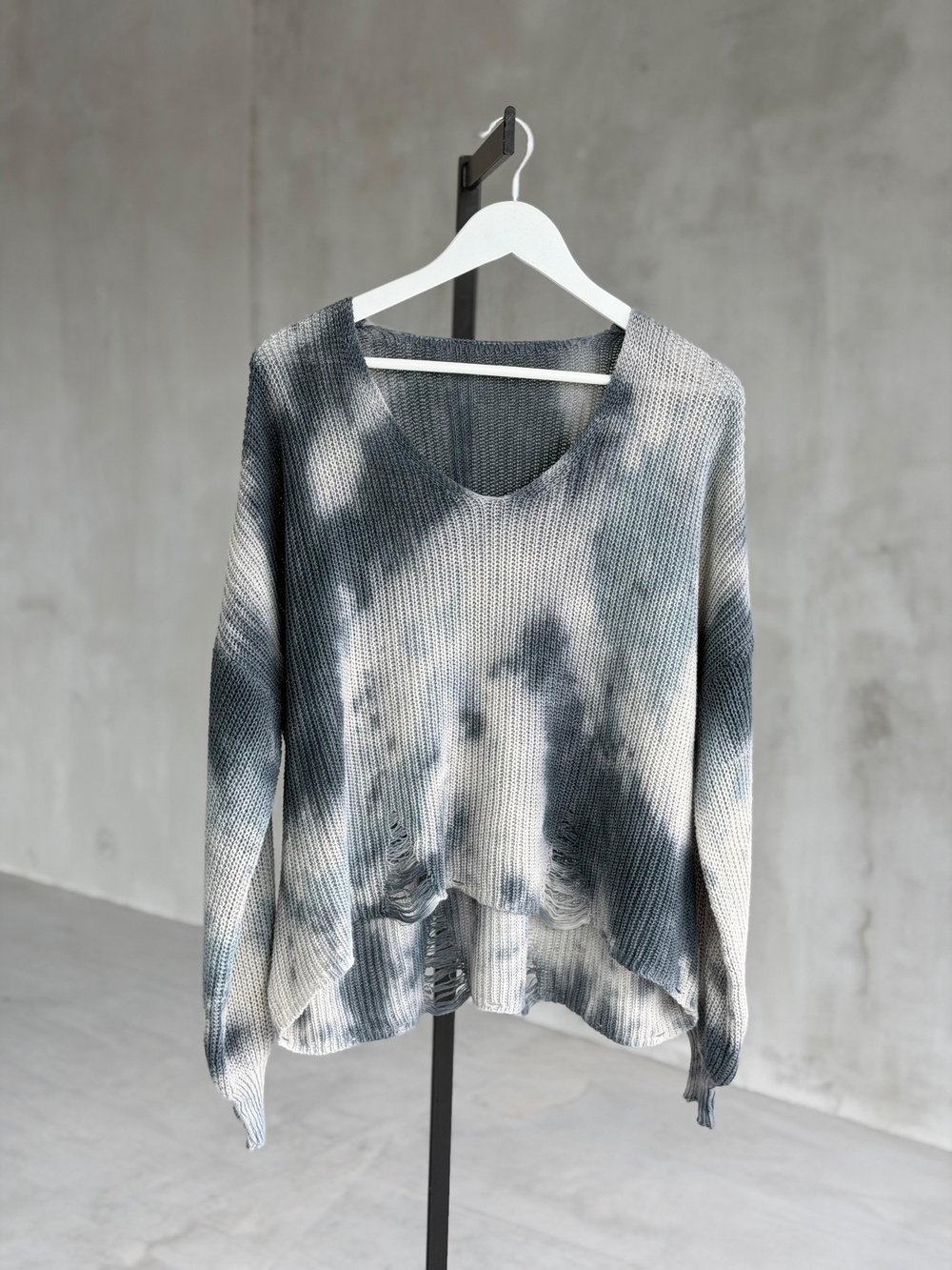 Batik Desen Yırtık Detaylı V Yaka Oversize Kazak(Antrasit)